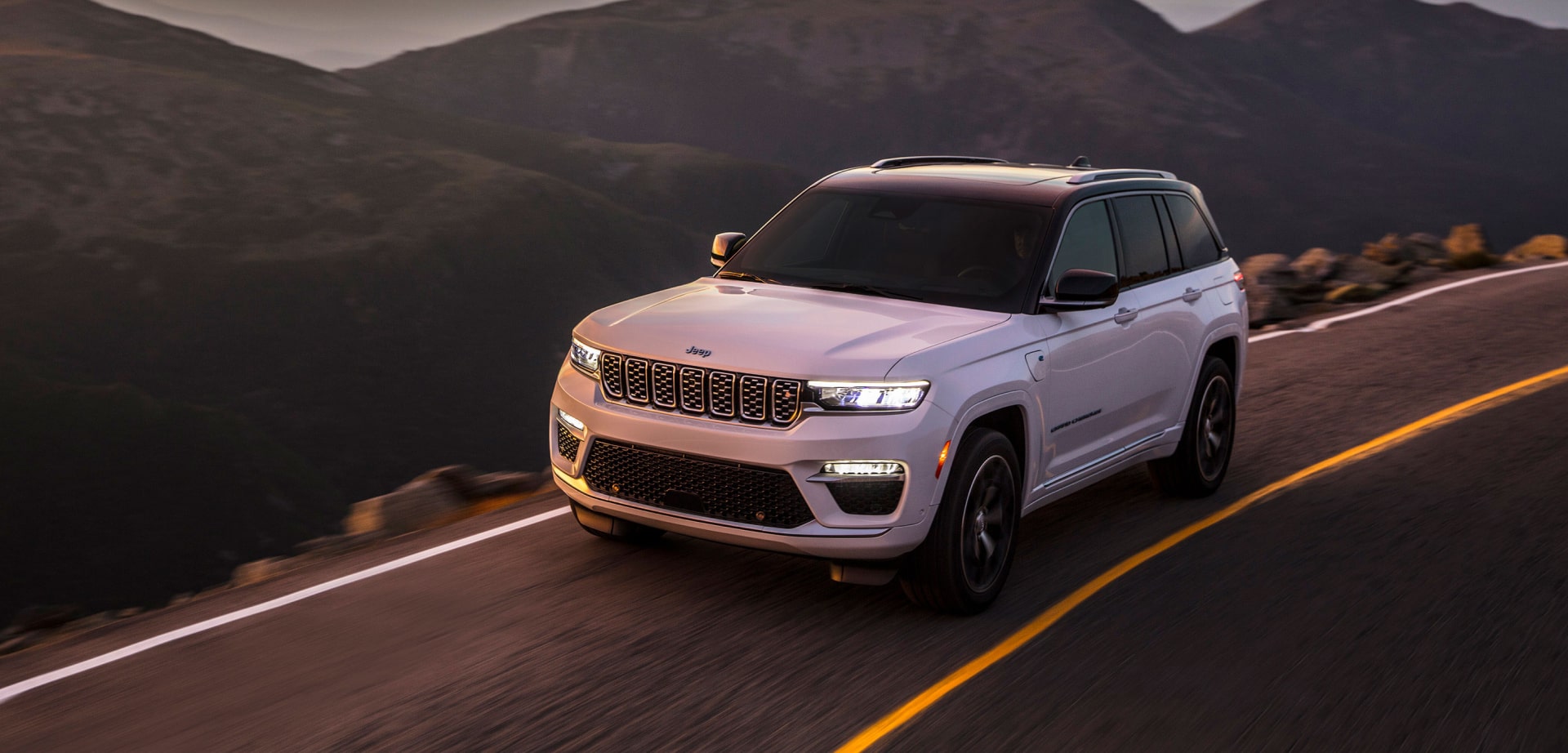 Nuevo Jeep® Grand Cherokee SUV Híbrido Enchufable Jeep® ES